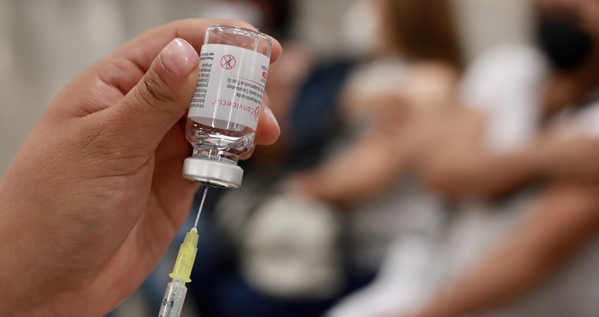 Autoriza China dosis anticovid inhalada; se puede aplicar a niños