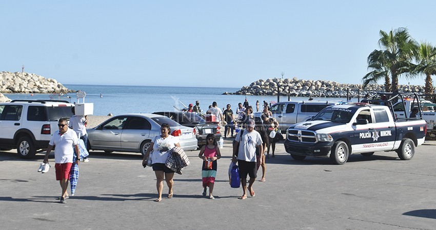 Tras retroceso en semáforo sanitario, se reduce al 40% el aforo en las playas