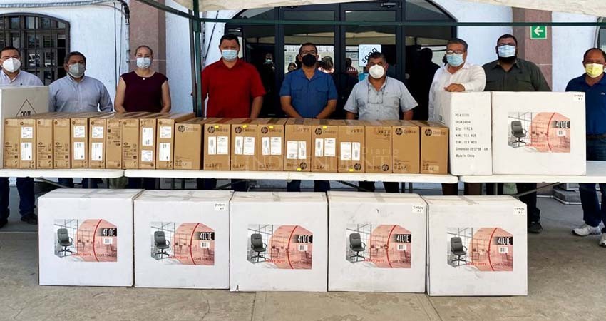 Entrega OOMSAPAS La Paz equipo de cómputo y mobiliario a su personal administrativo