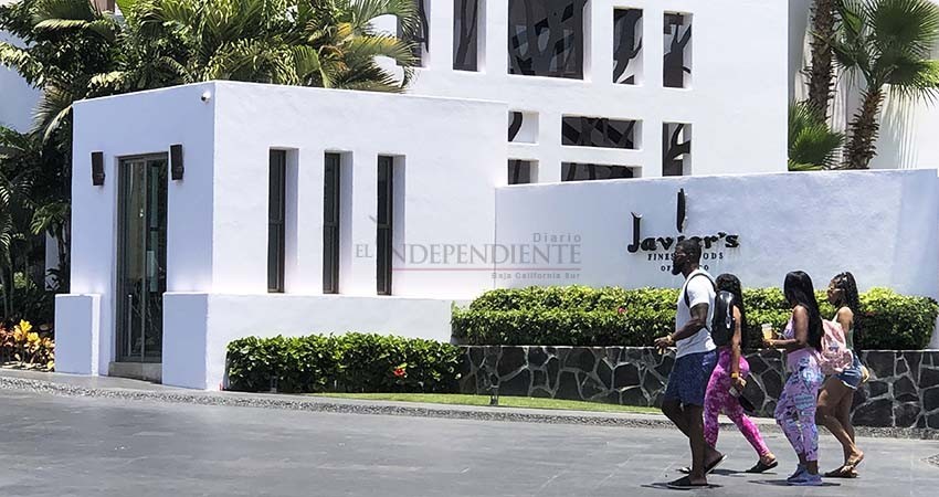 Pandemia y contagios al alza no detienen ocupación hotelera en Los Cabos