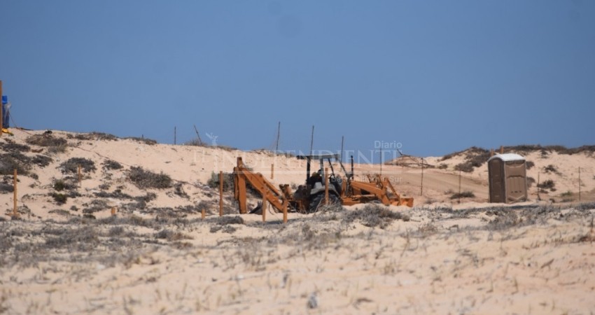 Construyen en dunas de Todos Santos y Punta Arena; “es difícil vigilar tan lejos”