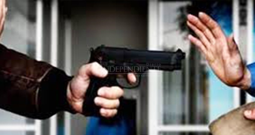 Asaltan a pareja frente a CFE y asestan navajazo a una de las víctimas