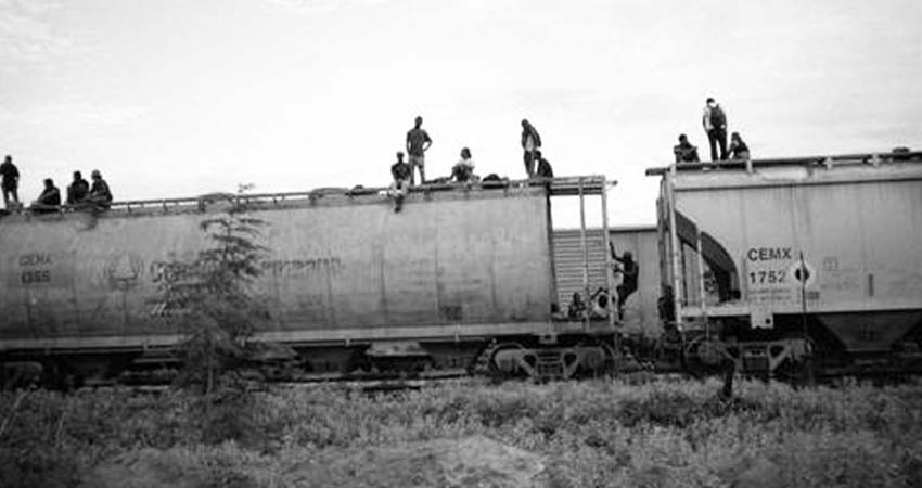 Artista busca revelar el lado fallido del progreso en el video No con una explosión