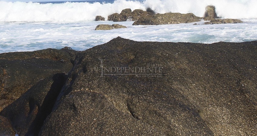 Playas de Los Cabos se mantendrán con banderas negras y rojas hasta nuevo aviso