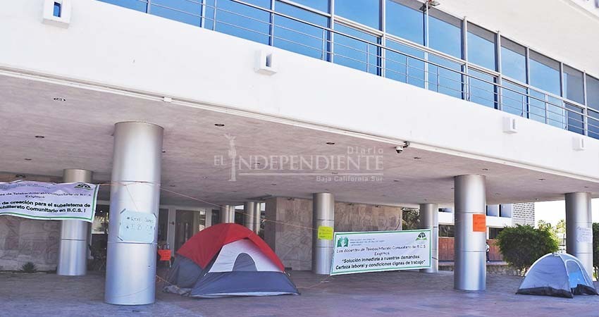 Tras manifestación contratan a 165 docentes de telebachillerato comunitario