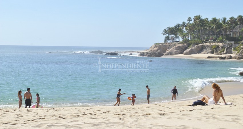 A diferencia de La Paz, playas de Los Cabos continúan abiertas