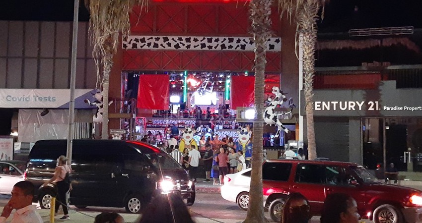 Negocios no respetan protocolos Covid; alcaldesa dice tener poco apoyo del Estado