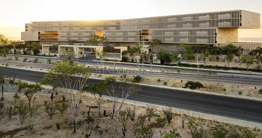 Sin aviso y desalojando a los huéspedes, cierran hotel Solaz