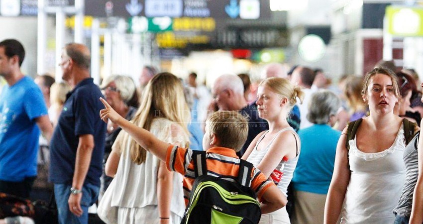 Por aumento de casos de Covid-19, EE. UU. pide a sus ciudadanos reconsiderar viajes a México