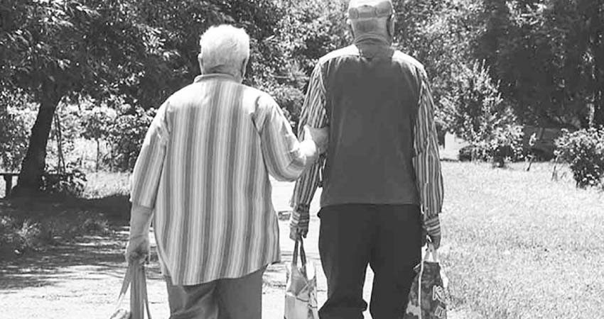 Abuelito sobrevive al covid tras casi 10 meses enfermo; fue positivo 43 veces