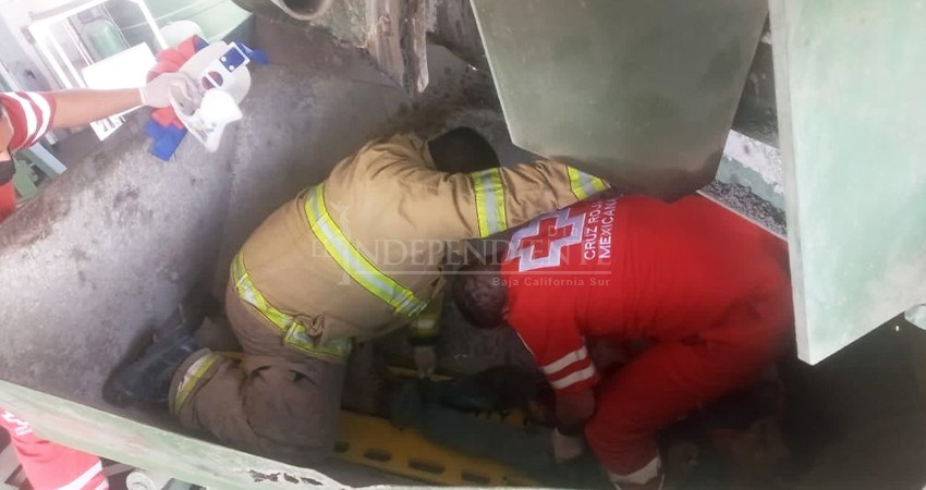 Trabajador prensado por maquinaria industrial en CSL