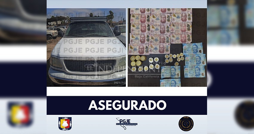 Agentes de investigación aprehenden a una mujer y recuperan objetos
