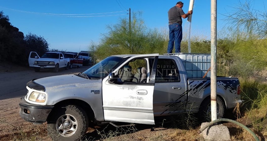 Crisis en Mulegé: cientos de familias hacen colas para acarrear agua a sus casas