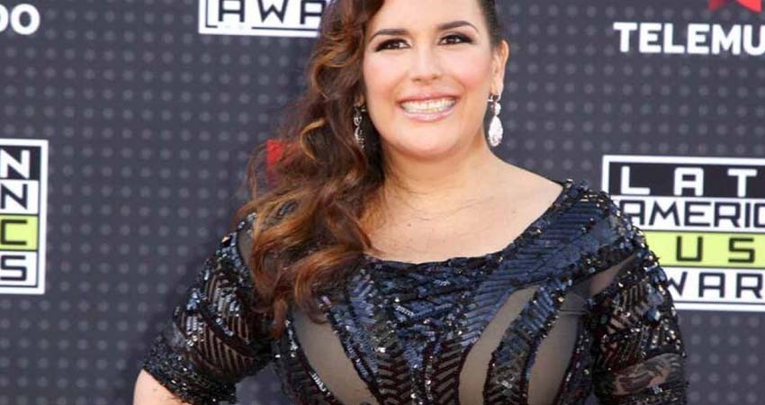 Angélica Vale dedica a todo México su estrella en el Paseo de la Fama