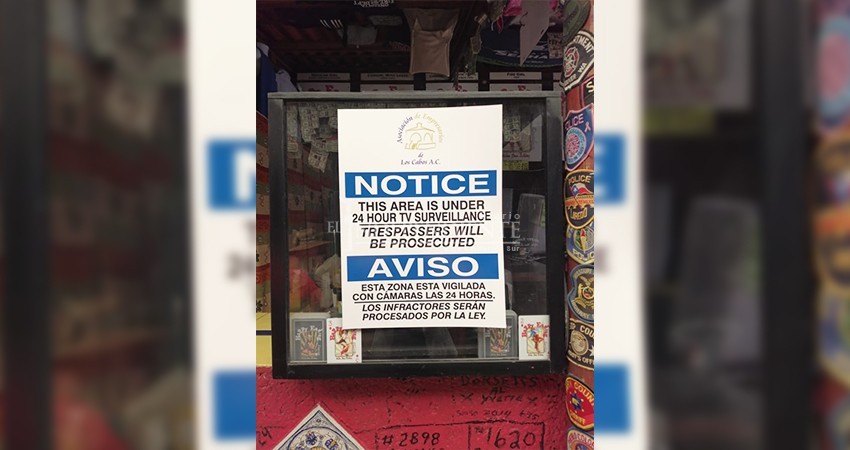 Negocios del centro colocan letreros para advertir que son videovigilados