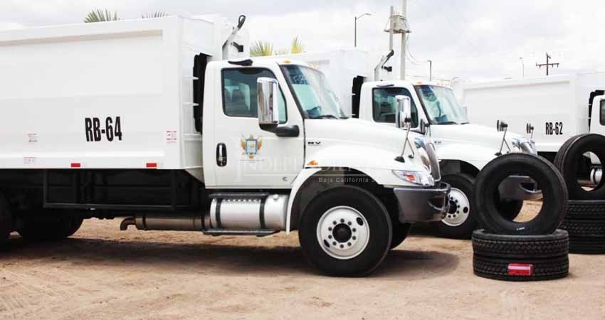 Entrega Alcalde de La Paz tres camiones recolectores a Servicios Públicos