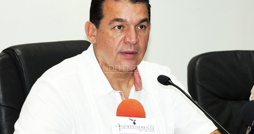 No aparece el alcalde de La Paz en pleno caos de gobierno; deliberan regidores