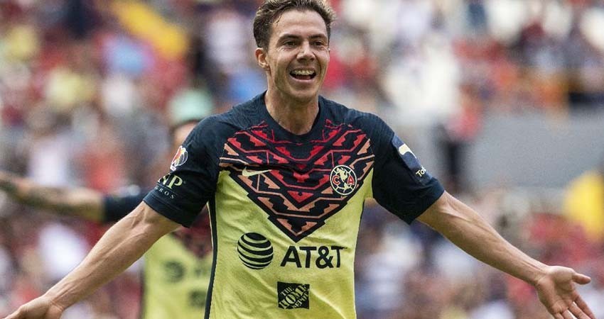 Sebastián Córdova podría triunfar como Messi o Cristiano: Adrián Chávez