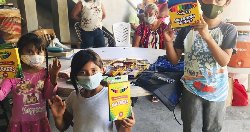 Continúa la ayuda de turistas extranjeros en comunidades vulnerables de Los Cabos