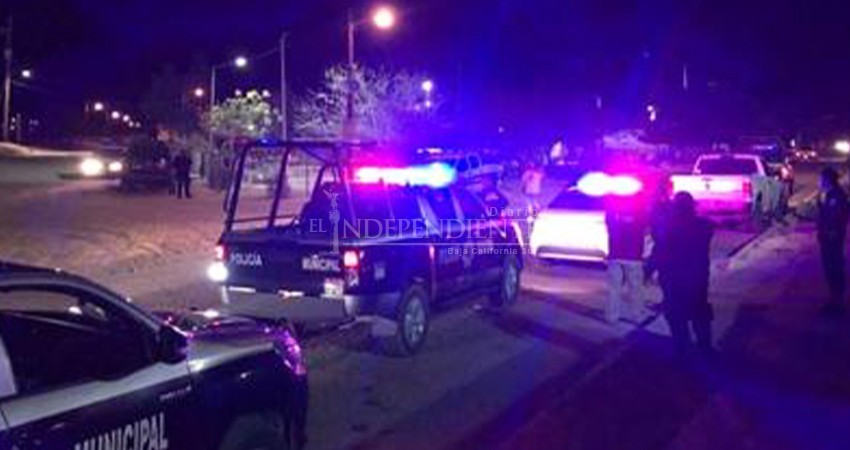 Par de asaltantes se llevan 200 pesos y un celular de un Modelorama