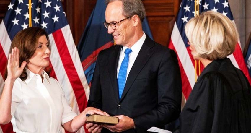 Nueva York despierta con su primera gobernadora de la historia