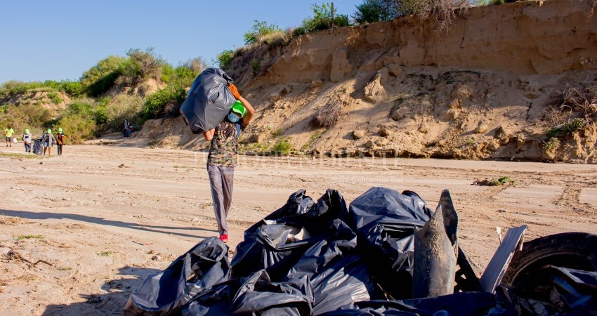 “Cosechan” 12 toneladas de basura doméstica del Arroyo El Salto Seco