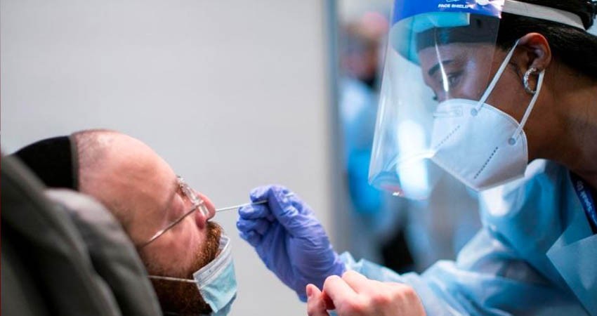 Israel bate récord de contagios diarios por covid desde enero