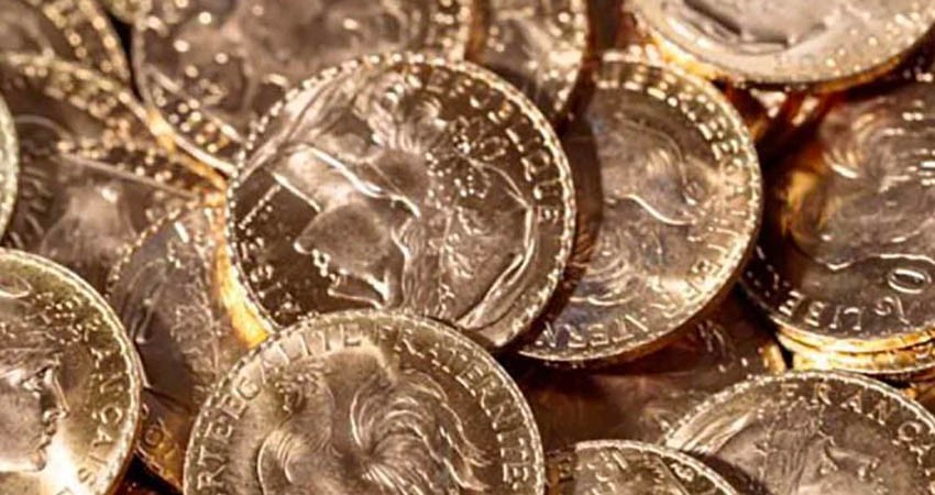 Remodelan su mansión y … hallan cientos de monedas de oro