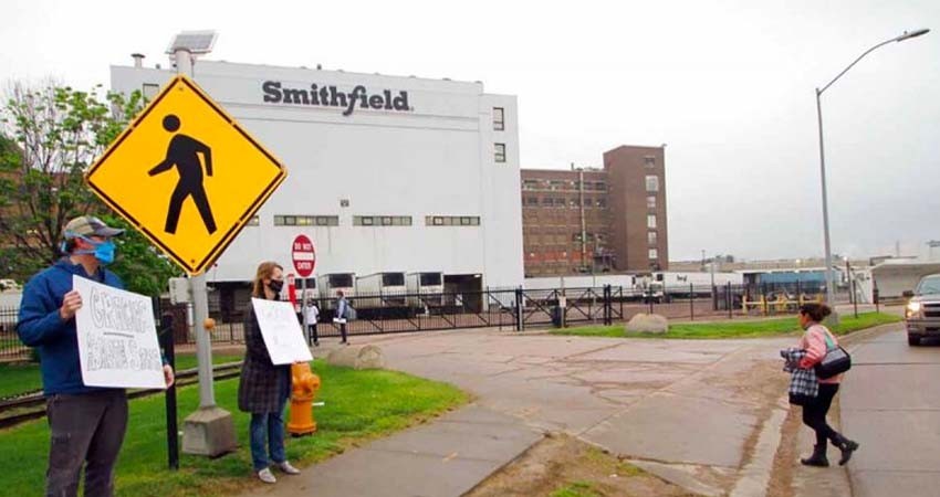 EU dará 600 dólares a obreros de procesadoras de carne afectados por covid