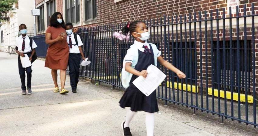 Se reanudan clases en NY y entra en vigor pasaporte sanitario