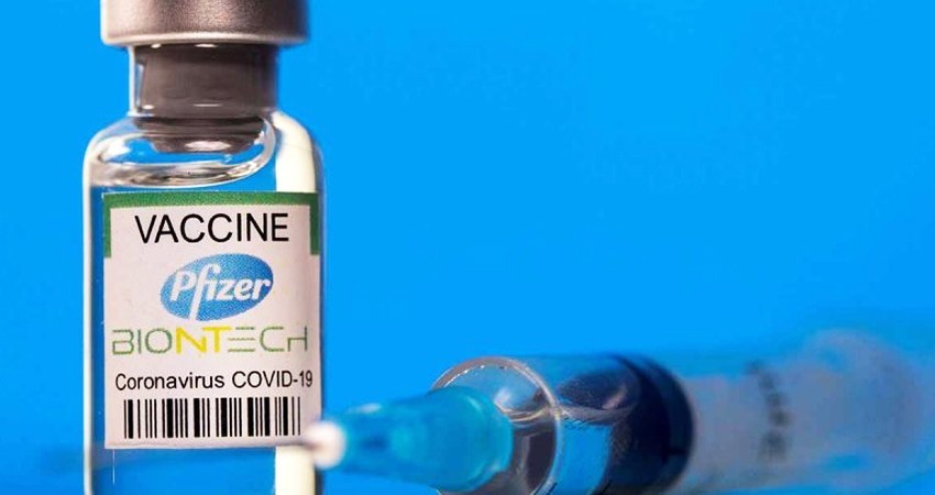 Comité de FDA rechaza tercera dosis anticovid de Pfizer para mayores de 16 años