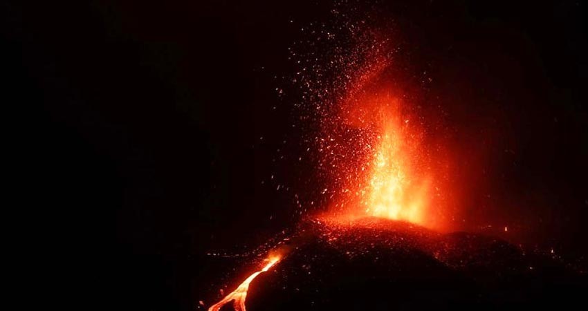 Gases tóxicos de volcán despiertan temor entre vecinos de La Palma, España