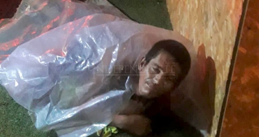 Moviliza a cuerpos de seguridad un hombre dormido en una bolsa plástica