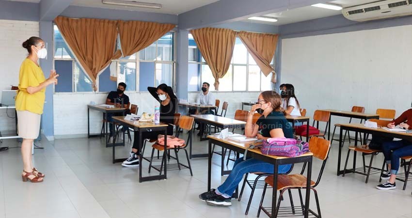 Regresan a las aulas el 100 por ciento de alumnos del 1er semestre de la Normal Superior de BCS