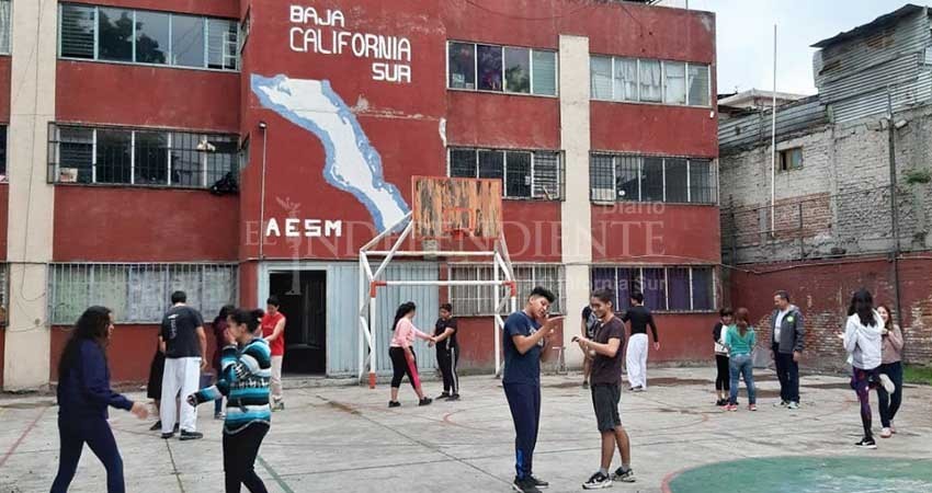 Firman compromisos para terminar remodelación de casa del estudiante en México