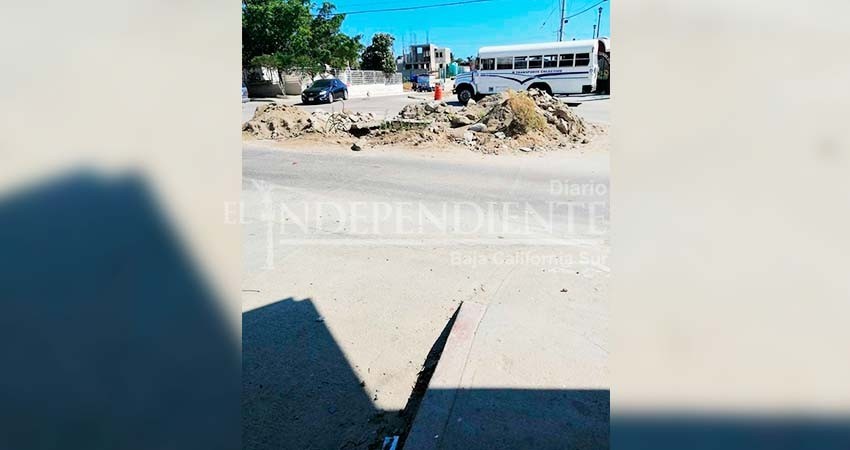 Denuncian vecinos malas obras de reparación por fugas de agua en CSL