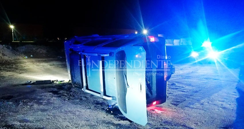 Adolescente protagoniza aparatosa volcadura en La Paz