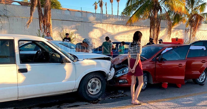 Cuatro lesionados dejan diversos choques en la ciudad de La Paz
