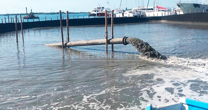 Un día sí otro ya no: desaparece terreno ganado al mar en obras concesionadas por APIBCS en El Manglito
