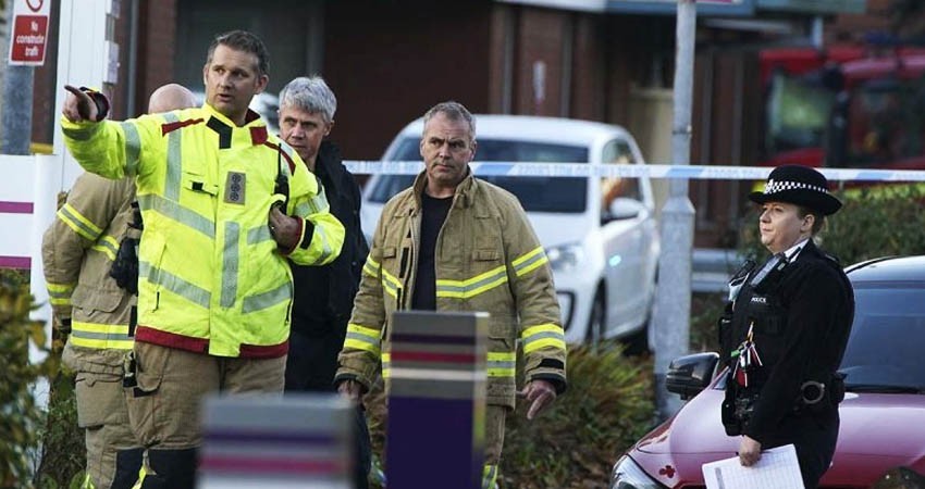 Estalla taxi frente a Hospital de la Mujer en Liverpool