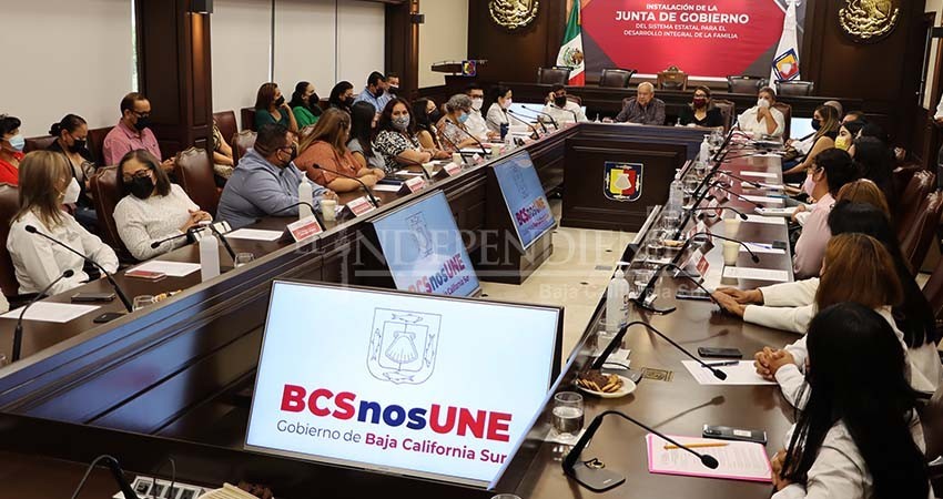 Instalan junta de gobierno de DIF estatal