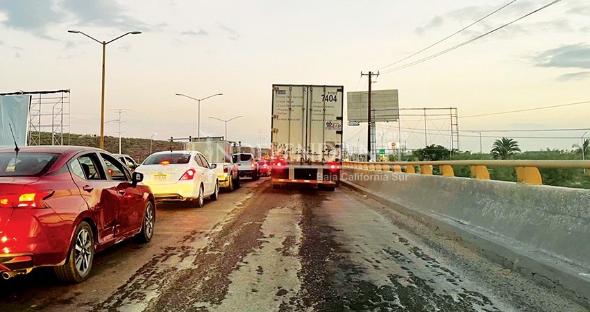 Solo mantenimiento al puente “mano amiga” con recurso federal: Víctor Castro