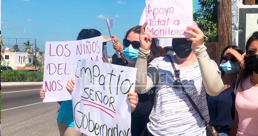 "Exigen mucho y no cumplen con lo que corresponde"; monitoras educativas siguen sin pago