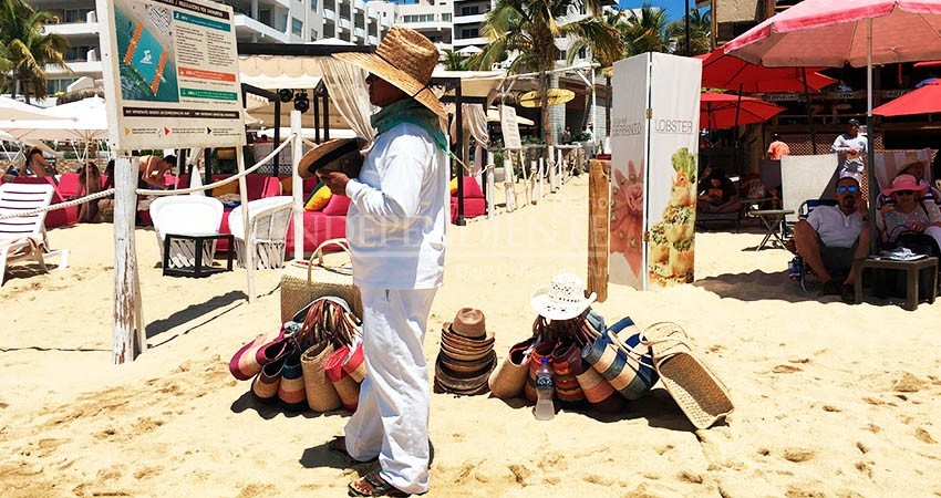 Detectan en operativo casi 60 ambulantes trabajando sin permiso