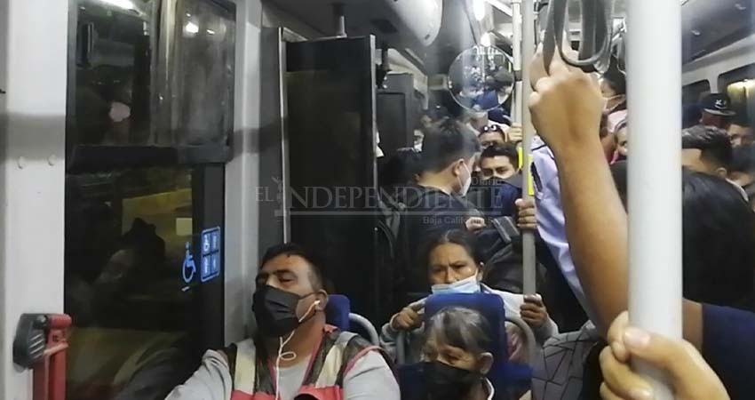 Ruta del desierto con autobuses llenos a todas horas del día, demanda va en aumento al igual que los contagios 