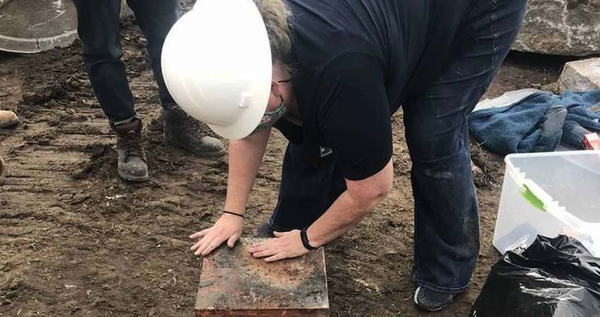 Hallan cápsula del tiempo bajo estatua de general de Estados Unidos