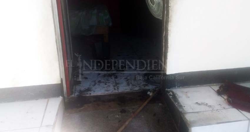 Piromaniaco prende fuego a la barbería  de su propio hijo con clientes dentro 