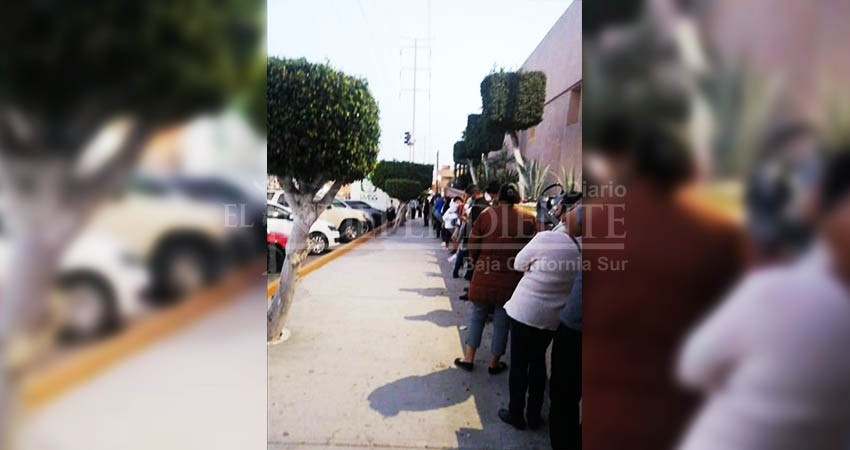 Se quejan sanluqueños por mala atención a pacientes Covid en clínica del IMSS