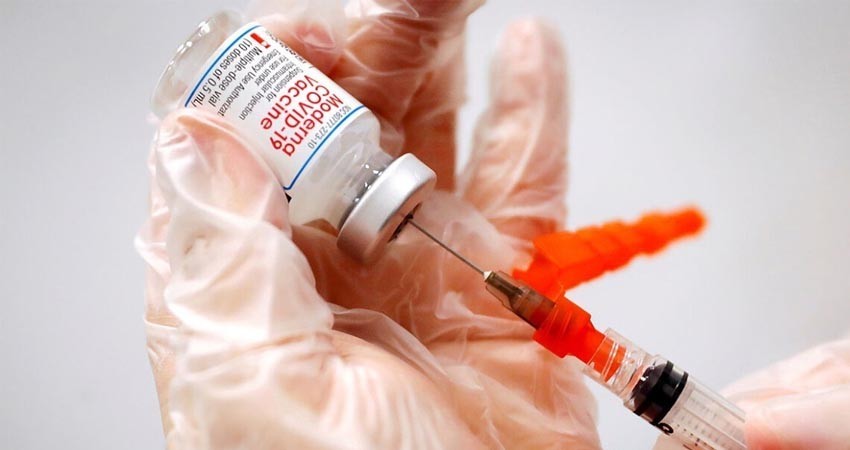 Confirman aplicación de refuerzo contra Covid-19 para maestros