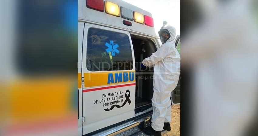 Auxilian policías turísticos a hombre que cayó de un dompe